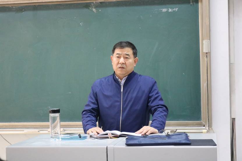 学校党委副书记马善军为我院学生干部教授形势与政策课